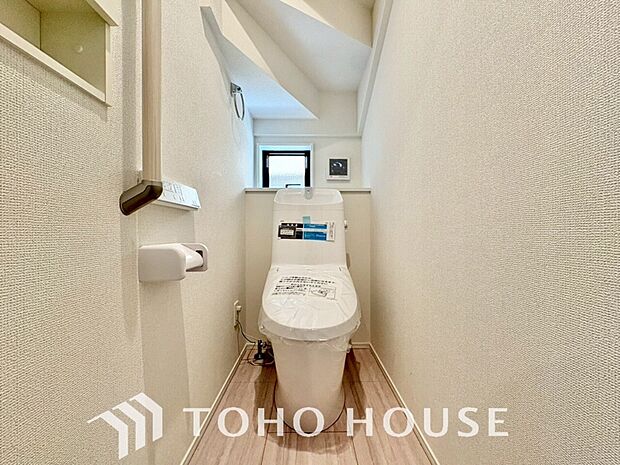 十分な広さと清潔感のあるカラーで纏まったおトイレ。時間に余裕とゆとりを持たせます。