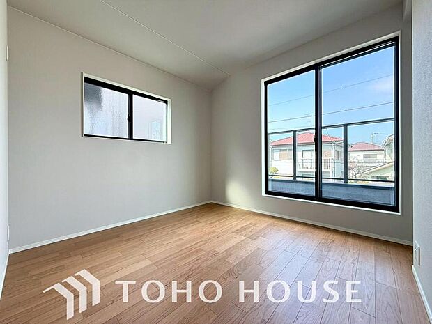 一日の疲れを癒やしてくれる主寝室。時を忘れて過ごす場所として過ごせるお部屋。