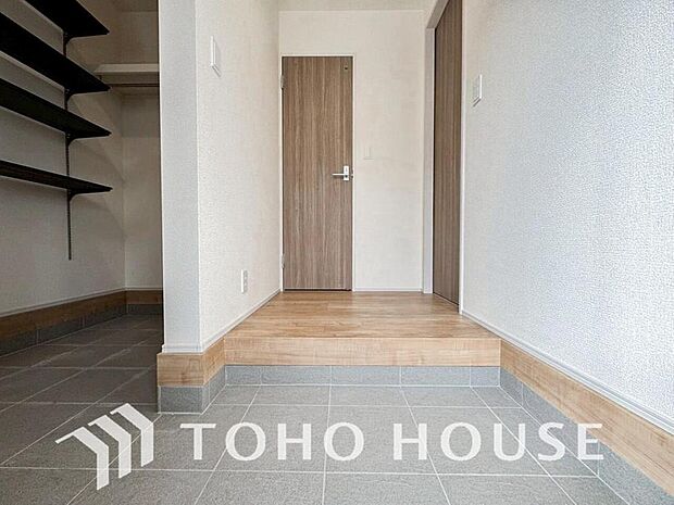 毎日みんなを見送り、そして迎え入れる場所だから。帰りたくなる家をテーマに設計した、自慢の玄関です。