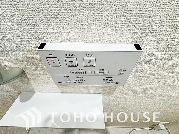 日本を訪れた外国の方で「使ってみて驚いた」と仰る方の多い、ウォシュレット。おしりを優しく洗ってくれるだけではなく、パワー脱臭機能なども備え、快適な空間を創出する機能もございます。