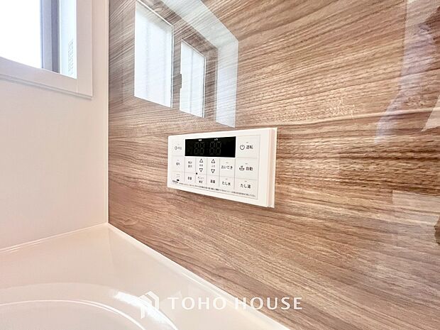 スイッチ1つで一定量の湯を浴槽に張ったり、保温や追い焚きをすることができる機能は何かと便利。