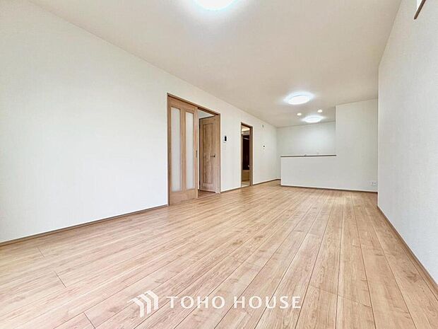 広いLDKでは家族が集まり一緒の時間を過ごせる工夫がされております。