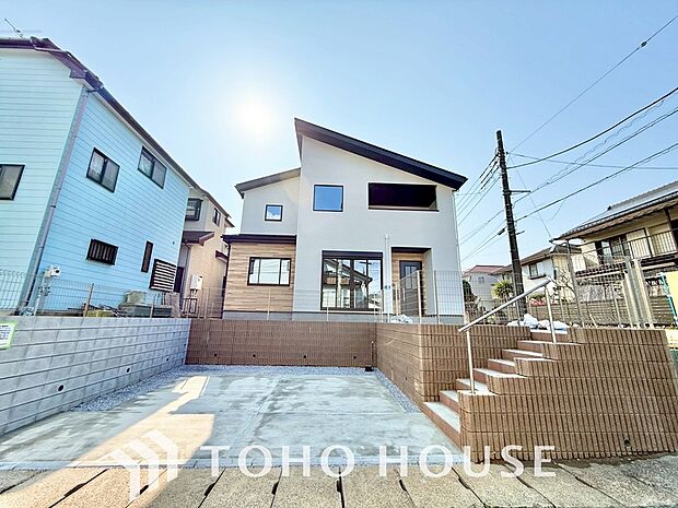 マンションとは違う敷地内駐車。ご主人様のお車のお手入れにも気合が入りますね。