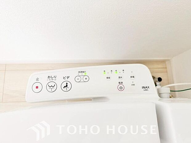 トイレには快適な温水洗浄便座付