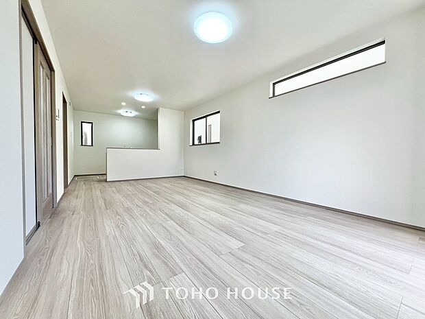 ホワイトナチュラルのテイストが、自然体で過ごせる心地良さ生み出しています。