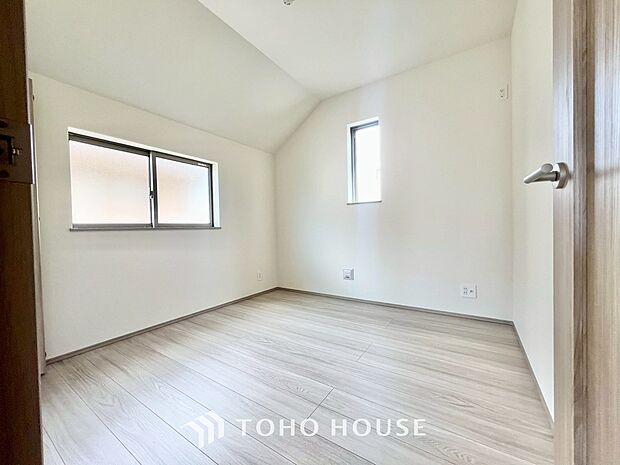 白を基調とした室内は、明るい住空間を造り出すだけでなく、清潔感をもたらしてくれます。