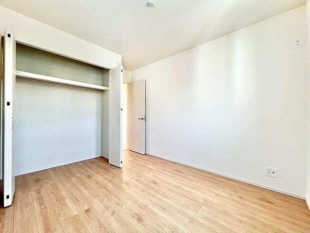 生活感を感じない空間では落ち着く事はできません。絶妙な雰囲気、配色、素材感を意識してコーディネート。