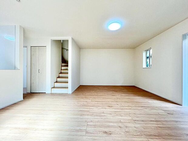 造りこんだ空間演出の妙が生み出す光と質のハーモニーはこの住宅のクオリティの良さを実感させてくれます。