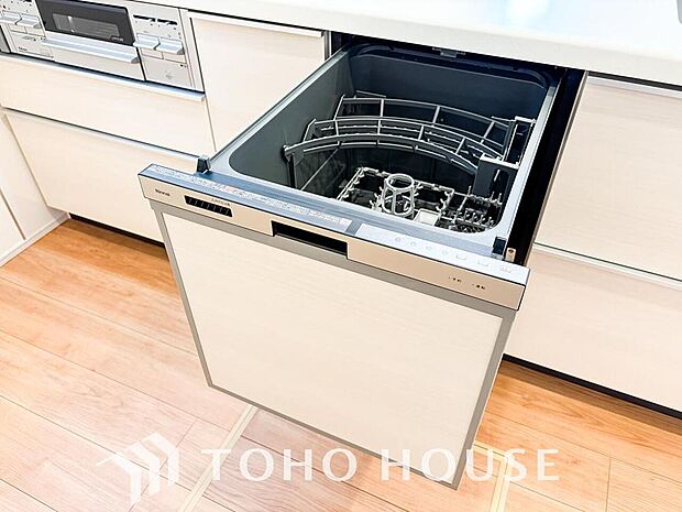 高温水や高圧水流を使う事で効率よく食器洗浄できます。殺菌効果も高いので哺乳瓶等を洗う際にも便利です。