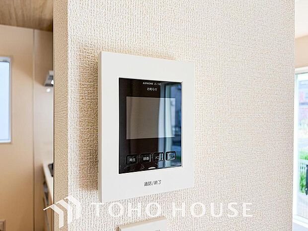 お子様の留守番時にも重宝する必須防犯アイテムです。留守中＆在宅中も「見える安心」がそこにあります。