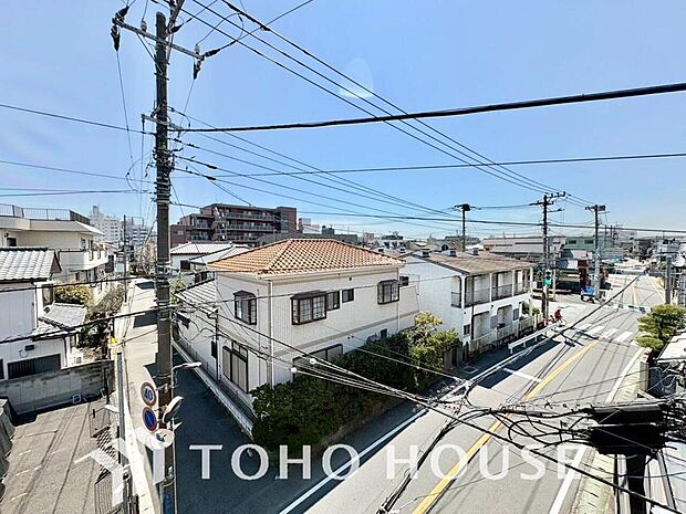 その豊かな眺望にふさわしい空間には、通風・採光にも優れ、心地よい光と風があふれています。