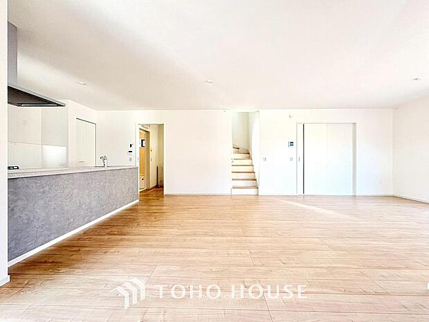 作り手の「気持ちの良いリビングでお過ごししていただきたい」という思いを感じさせます。