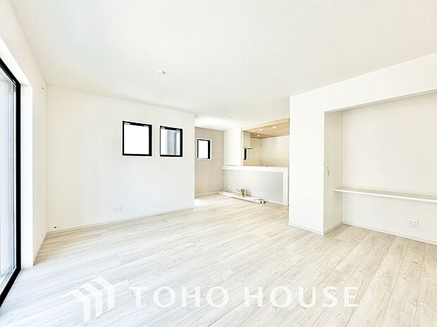 心温まるくつろぎを楽しめるリビングは、静かで落ち着いた癒しの空間となり、家族とゆったり過ごせます。