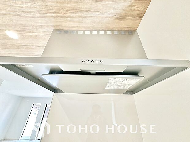 最新のレンジフードは静音性や省エネ性能が向上しデザインもスタイリッシュ。効率的な換気で料理を快適に。