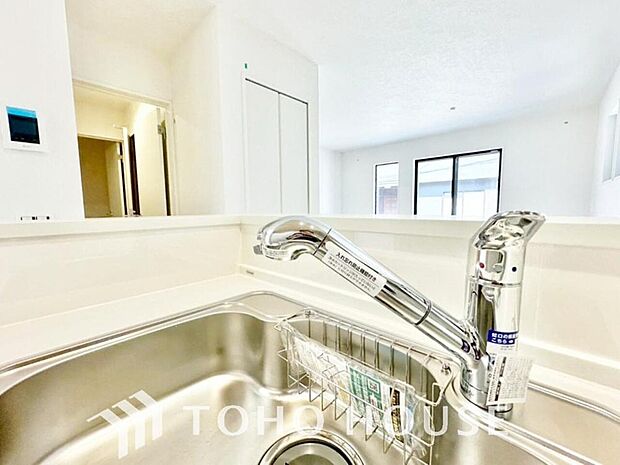 浄水と原水をボタン一つで切り替えられる浄水器一体型水洗。近年主流になりつつある人気の設備です。