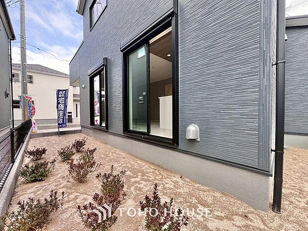 どんなお庭に仕上げるか。新生活に付いて回る楽しい悩みのひとつです。ウッドデッキの新設等もご相談下さい