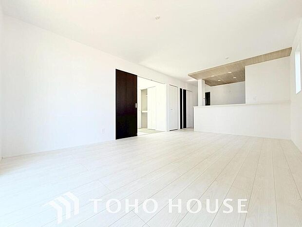 造りこんだ空間演出の妙が生み出す光と質のハーモニーはこの住宅のクオリティの良さを実感させてくれます。