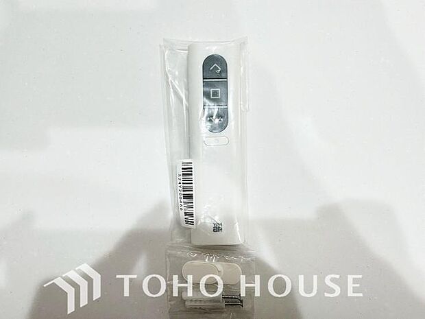 台風などの激しい雨・風からお家を守るのはもちろん。空き巣対策などの防犯抑止や防音にも効果を発揮します。夜勤明けで真っ暗にして眠りたい方にも必須のアイテムです。