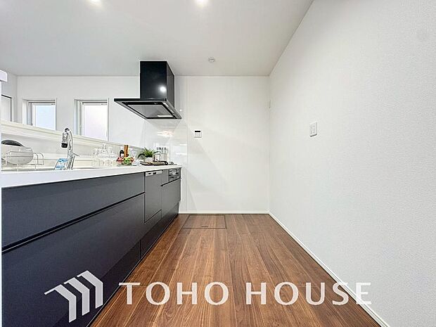 広々キッチンを採用。みんなで作った料理を召し上がりながらの会話は、どのような物になるのでしょうか。