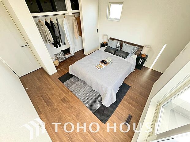 家具の配置のし易い室内です。趣味の部屋としても充分な広さを確保しております。