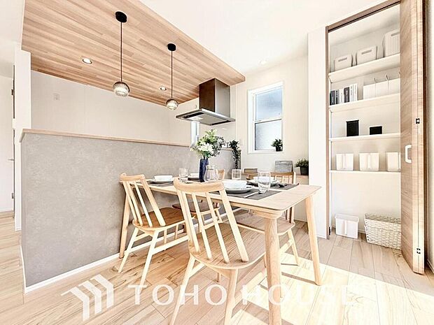 家は、ただ生活する場ではなく、笑顔の毎日、安らぎの日々のために、暮らしを愉しく、快適にする場所。