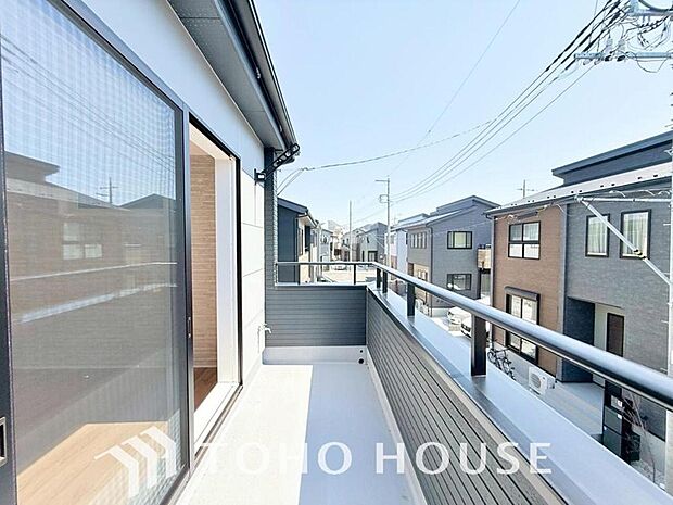 陽光に愛され、環境に恵まれ、家族に包まれた邸宅は、どんなに月日が経っても色褪せる事なく輝き続けます。