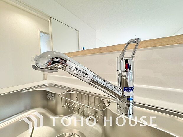 浄水器ボタンひとつで浄水と原水に切り替えられる浄水器一体型水洗を使用。