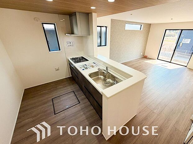 広々キッチンを採用。みんなで作った料理を召し上がりながらの会話は、どのような物になるのでしょうか。