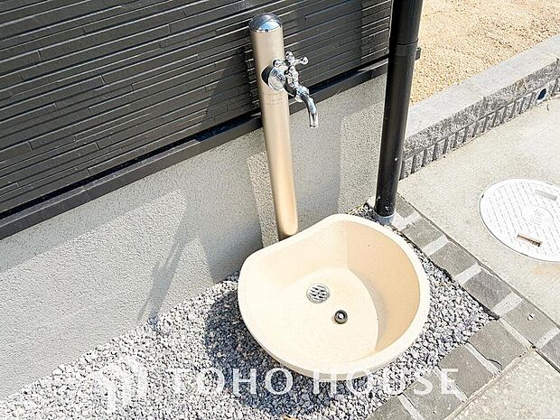 お庭への水やりはもちろん、大切なお車の洗車や高圧洗浄機を用いたお家のお手入れにも活用できます。