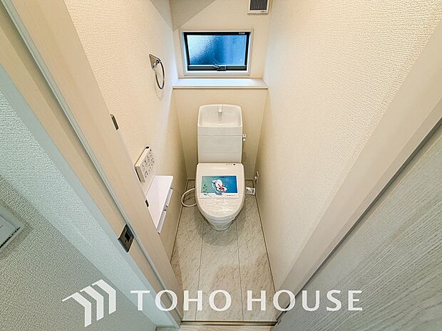 清潔な空間であって頂けますように、目に留まるだけではなく、汚れをふき取り易いフロアと壁紙をチョイス。