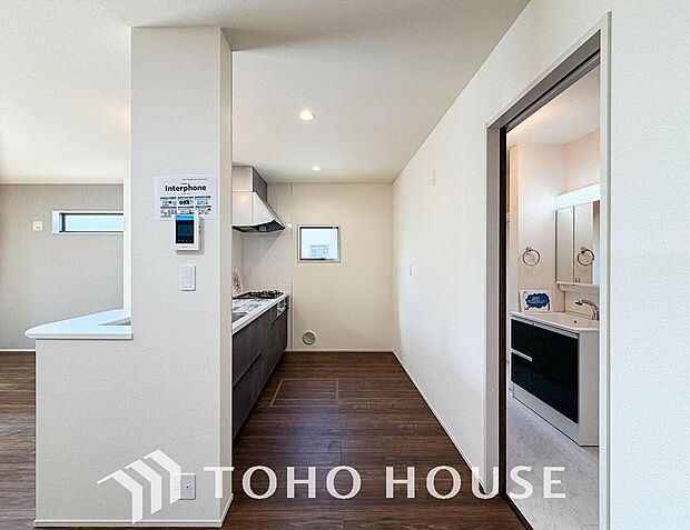 お料理の上手な方が、独壇場でお料理の腕を披露するスタイルに向いているキッチンです。