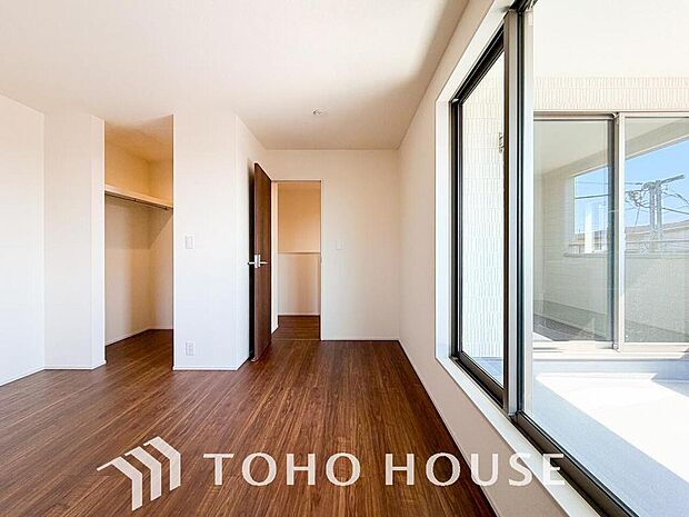 一日の疲れを癒やしてくれる主寝室。時を忘れて過ごす場所として過ごせるお部屋。