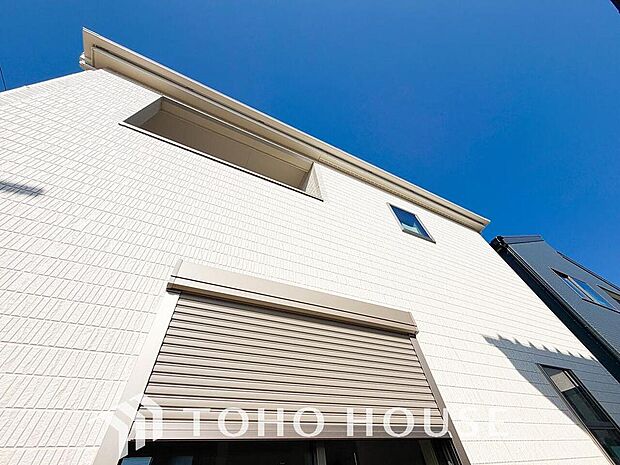 台風などの激しい雨風からお家を守るのはもちろん、空き巣対策などの防犯抑止や防音にも効果を発揮します。