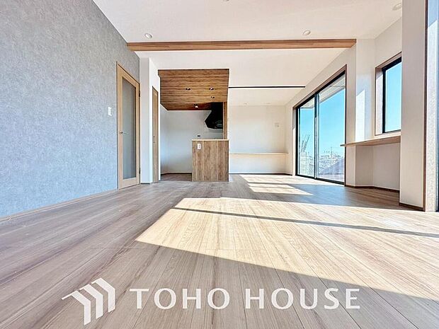 造りこんだ空間演出の妙が生み出す光と質のハーモニーはこの住宅のクオリティの良さを実感させてくれます。