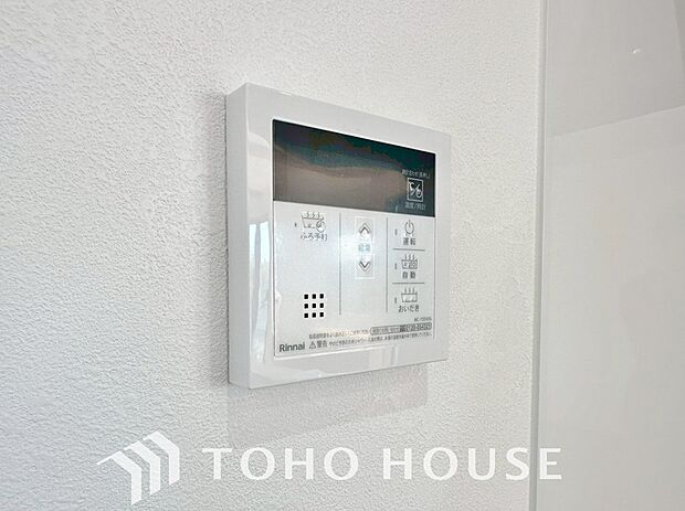 スイッチ1つで一定量の湯を浴槽に張ったり、保温や追い焚きをすることができる機能は何かと便利。