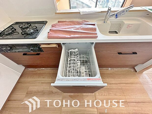 ビルトイン食洗機。高温のお湯や高圧水流を使うことにより汚れを効果的に落とすことができます。
