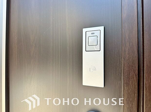 電子錠・カードキーシステム。合鍵を作りづらく、ピッキングが不可能なので、防犯対策に効果的です。