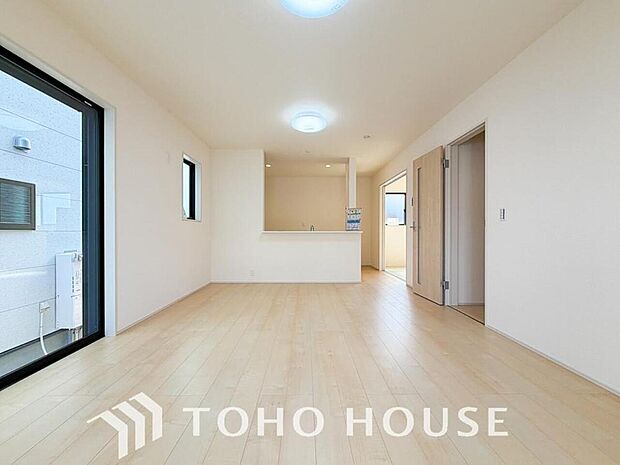 光が注がれる青い空から鮮やかに赤色にゆっくりと染まる。そんな優しい時間がここでは流れてゆく。