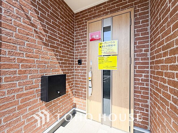 ゲストを招き、家族を迎える玄関は、ディスプレイや照明にこだわってみてはいかがでしょうか。