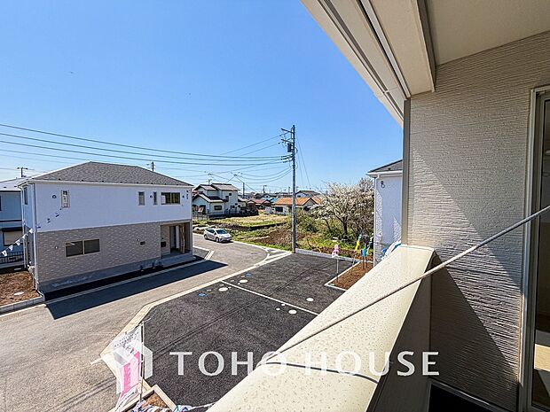 豊かな陽光に照らしだされる素敵な空間。季節を問わず華やいだ素敵な風景をお楽しみいただけます。