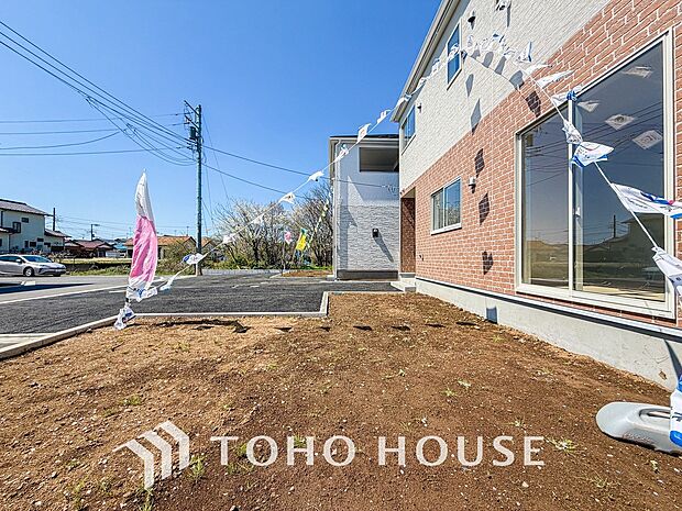 四季折々の変化を楽しめる心地よい場所。時間の経過と共に味わいが出る素敵な空間へ。