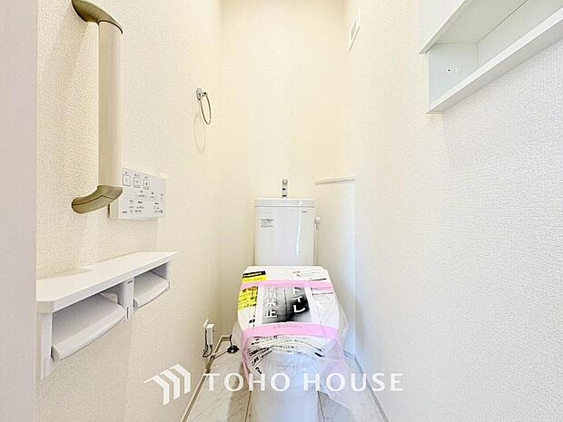 清潔な空間であって頂けますように、目に留まるだけではなく、汚れをふき取り易いフロアと壁紙をチョイス。