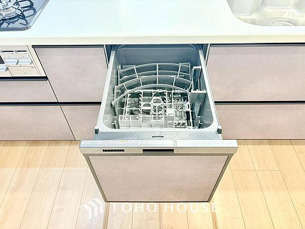 高温水や高圧水流を使う事で効率よく食器洗浄できます。殺菌効果も高いので哺乳瓶等を洗う際にも便利です。