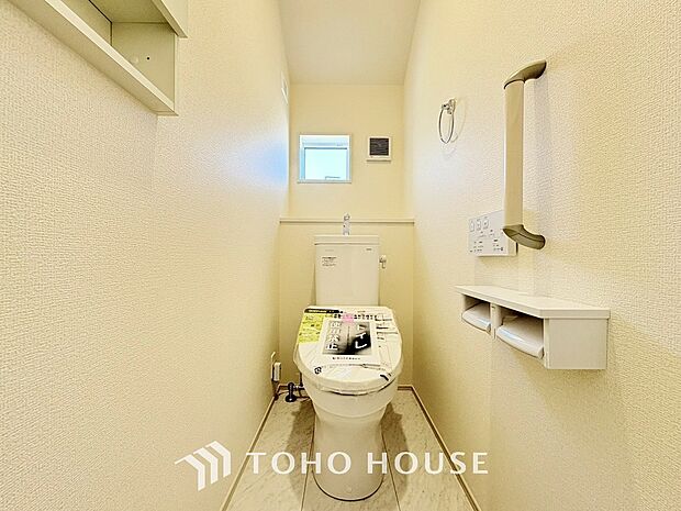 清潔な空間であって頂けますように、目に留まるだけではなく、汚れをふき取り易いフロアと壁紙をチョイス。