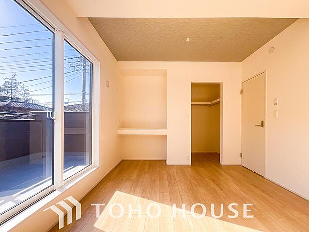 一日の疲れを癒やしてくれる主寝室。時を忘れて過ごす場所として過ごせるお部屋。