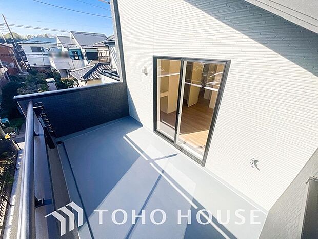 太陽に愛された邸は、陽当り、通風に優れた魅力的で快適さを追求した邸宅です。