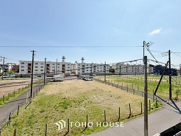 その豊かな眺望にふさわしい空間には、通風・採光にも優れ、心地よい光と風があふれています。