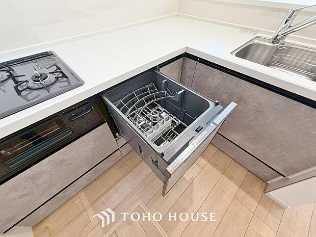 食洗機は家事の時間を短くできることがメリット。ビルトインタイプはキッチンをすっきりとみせてくれます。