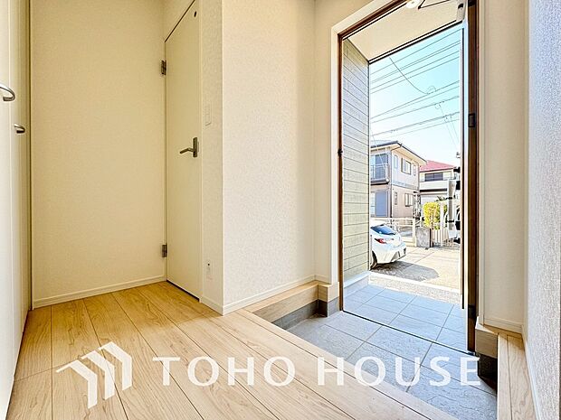 毎日みんなを見送り、そして迎え入れる場所だから。帰りたくなる家をテーマに設計した、自慢の玄関です。