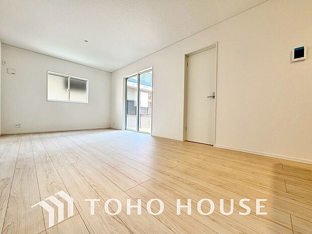 光と風があふれる開放的なリビングダイニングには自然と家族みんなが集まってきます。